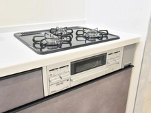 【神奈川県/横浜市瀬谷区宮沢】横浜市瀬谷区宮沢2丁目 新築戸建1号棟 キッチン：三口コンロ