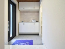 【神奈川県/横浜市瀬谷区宮沢】横浜市瀬谷区宮沢2丁目 新築戸建1号棟 玄関：シューズインクローゼット付き