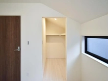 【神奈川県/横浜市瀬谷区宮沢】横浜市瀬谷区宮沢2丁目 新築戸建1号棟 洋室：約4.5帖
ウォークインクローゼット付き