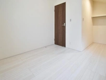 【神奈川県/横浜市瀬谷区宮沢】横浜市瀬谷区宮沢2丁目 新築戸建1号棟 洋室：約4.5帖
ウォークインクローゼット付き