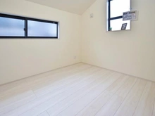 【神奈川県/横浜市瀬谷区宮沢】横浜市瀬谷区宮沢2丁目 新築戸建1号棟 洋室：約4.5帖
ウォークインクローゼット付き