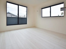 【神奈川県/横浜市瀬谷区宮沢】横浜市瀬谷区宮沢2丁目 新築戸建1号棟 洋室：約5.3帖