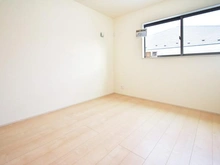 【神奈川県/横浜市瀬谷区宮沢】横浜市瀬谷区宮沢2丁目 新築戸建3号棟 洋室：約5.3帖