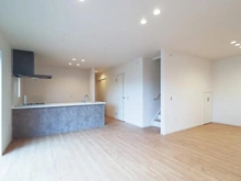 【神奈川県/川崎市麻生区東百合丘】川崎市麻生区東百合丘4丁目新築戸建 LDK：約22.2帖
床暖房付き