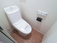 【神奈川県/川崎市麻生区東百合丘】川崎市麻生区東百合丘4丁目新築戸建 トイレ：1階