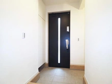 【神奈川県/川崎市麻生区東百合丘】川崎市麻生区東百合丘4丁目新築戸建 玄関