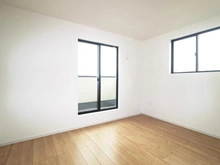 【神奈川県/川崎市麻生区東百合丘】川崎市麻生区東百合丘4丁目新築戸建 洋室：約9.5帖
ウォークインクローゼット付き