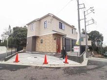 【神奈川県/川崎市麻生区王禅寺東】川崎市麻生区王禅寺東1丁目　新築戸建1号棟 外観：全9棟　写真中央