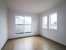 【神奈川県/川崎市麻生区王禅寺東】川崎市麻生区王禅寺東1丁目　新築戸建1号棟 洋室：約7.8帖