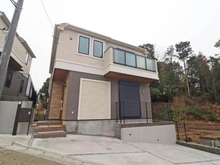 【神奈川県/川崎市麻生区王禅寺東】川崎市麻生区王禅寺東1丁目　新築戸建2号棟 外観：全9棟　写真中央