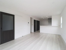 【神奈川県/川崎市麻生区王禅寺東】川崎市麻生区王禅寺東1丁目　新築戸建2号棟 LDK：約18.5帖
床暖房付き