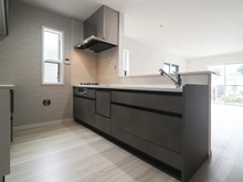 【神奈川県/川崎市麻生区王禅寺東】川崎市麻生区王禅寺東1丁目　新築戸建2号棟 キッチン：床暖房付き