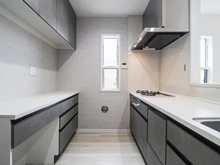 【神奈川県/川崎市麻生区王禅寺東】川崎市麻生区王禅寺東1丁目　新築戸建2号棟 キッチン：床暖房付き