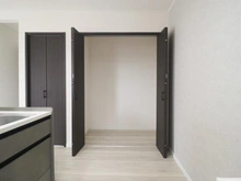 【神奈川県/川崎市麻生区王禅寺東】川崎市麻生区王禅寺東1丁目　新築戸建2号棟 キッチン：収納