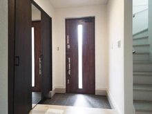 【神奈川県/川崎市麻生区王禅寺東】川崎市麻生区王禅寺東1丁目　新築戸建2号棟 玄関