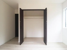 【神奈川県/川崎市麻生区王禅寺東】川崎市麻生区王禅寺東1丁目　新築戸建2号棟 洋室：約6.5帖