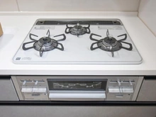 【神奈川県/川崎市麻生区王禅寺東】川崎市麻生区王禅寺東1丁目　新築戸建7号棟 キッチン：三口コンロ