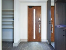 【神奈川県/川崎市麻生区王禅寺東】川崎市麻生区王禅寺東1丁目　新築戸建7号棟 玄関：シューズインクローゼット付き