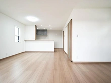 【神奈川県/川崎市麻生区王禅寺東】川崎市麻生区王禅寺東1丁目　新築戸建8号棟 LDK：約20.3帖
床暖房付き