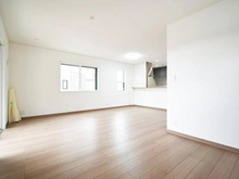 【神奈川県/川崎市麻生区王禅寺東】川崎市麻生区王禅寺東1丁目　新築戸建8号棟 LDK：約20.3帖
床暖房付き