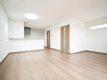 【神奈川県/川崎市麻生区王禅寺東】川崎市麻生区王禅寺東1丁目　新築戸建8号棟 LDK：約20.3帖
床暖房付き