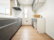 【神奈川県/川崎市麻生区王禅寺東】川崎市麻生区王禅寺東1丁目　新築戸建8号棟 キッチン：床暖房付き