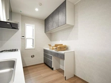 【神奈川県/川崎市麻生区王禅寺東】川崎市麻生区王禅寺東1丁目　新築戸建8号棟 キッチン：床暖房付き