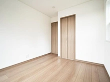 【神奈川県/川崎市麻生区王禅寺東】川崎市麻生区王禅寺東1丁目　新築戸建8号棟 洋室：約5.2帖