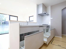 【東京都/八王子市西片倉】八王子市西片倉3丁目中古戸建 キッチン：パントリー付き
