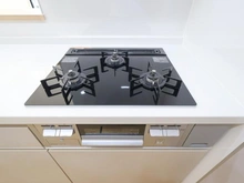 【東京都/八王子市西片倉】八王子市西片倉3丁目中古戸建 キッチン：三口コンロ