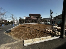 【神奈川県/川崎市多摩区寺尾台】川崎市多摩区寺尾台1期【1号棟】 建築中の外観：全2棟
左側