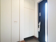 【神奈川県/横浜市青葉区大場町】横浜市青葉区大場町新築戸建2号棟 玄関
