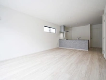 【神奈川県/川崎市多摩区南生田】川崎市多摩区南生田6丁目　新築戸建2号棟 LDK：約20.4帖
床暖房付き