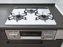 【神奈川県/大和市中央林間西】大和市中央林間西三丁目中古戸建 キッチン：三口コンロ