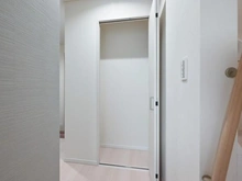 【東京都/北区岩淵町】北区岩淵町中古戸建 廊下：収納