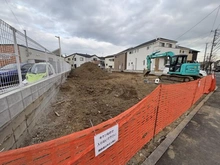 【東京都/府中市南町】府中市南町2丁目新築戸建1号棟 現地（建築前）：全3棟
手前