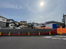 【東京都/町田市小川】町田市小川2丁目　新築戸建　A号棟 建築中の外観：全3棟手前