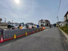 【東京都/町田市小川】町田市小川2丁目　新築戸建　A号棟 建築中の外観：全3棟手前