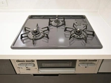 【東京都/町田市相原町】町田市相原町　新築戸建10号棟 キッチン：三口コンロ