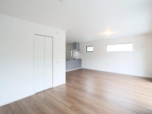 【神奈川県/藤沢市本藤沢】藤沢市本藤沢2丁目　新築戸建6号棟 LDK：約22.0帖
床暖房付き