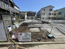 【神奈川県/藤沢市大庭】藤沢市大庭　新築戸建A号棟 建築中の外観：全3棟（写真中央）