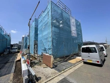 【神奈川県/藤沢市菖蒲沢】藤沢市菖蒲沢　新築戸建1号棟 建築中の外観：全6棟　写真中央手前
