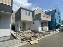 【神奈川県/藤沢市高倉】藤沢市高倉　新築戸建2号棟 建築中の外観：全6棟