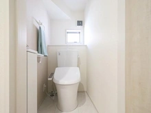 【神奈川県/藤沢市石川】藤沢市石川6丁目　新築戸建8号棟 トイレ：1階