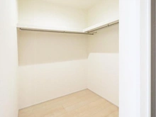 【神奈川県/藤沢市石川】藤沢市石川6丁目　新築戸建8号棟 洋室：約8.0帖
ウォークインクローゼット付き