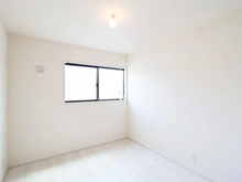 【神奈川県/藤沢市下土棚】藤沢市下土棚　新築戸建1号棟 サービスルーム（納戸）：約5.3帖