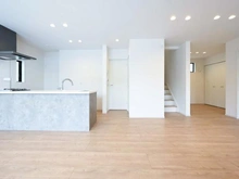 【東京都/府中市南町】府中市南町1丁目新築戸建1号棟 LDK：約21.2帖
床暖房付き
