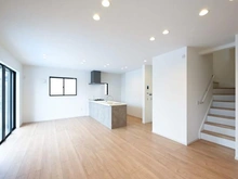 【東京都/府中市南町】府中市南町1丁目新築戸建1号棟 LDK：約21.2帖
床暖房付き