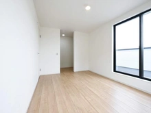 【東京都/府中市南町】府中市南町1丁目新築戸建1号棟 洋室：約9.1帖
ウォークインクローゼット付き