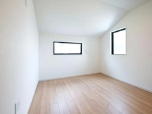 【東京都/府中市南町】府中市南町1丁目新築戸建1号棟 洋室：約6.1帖
ウォークインクローゼット付き